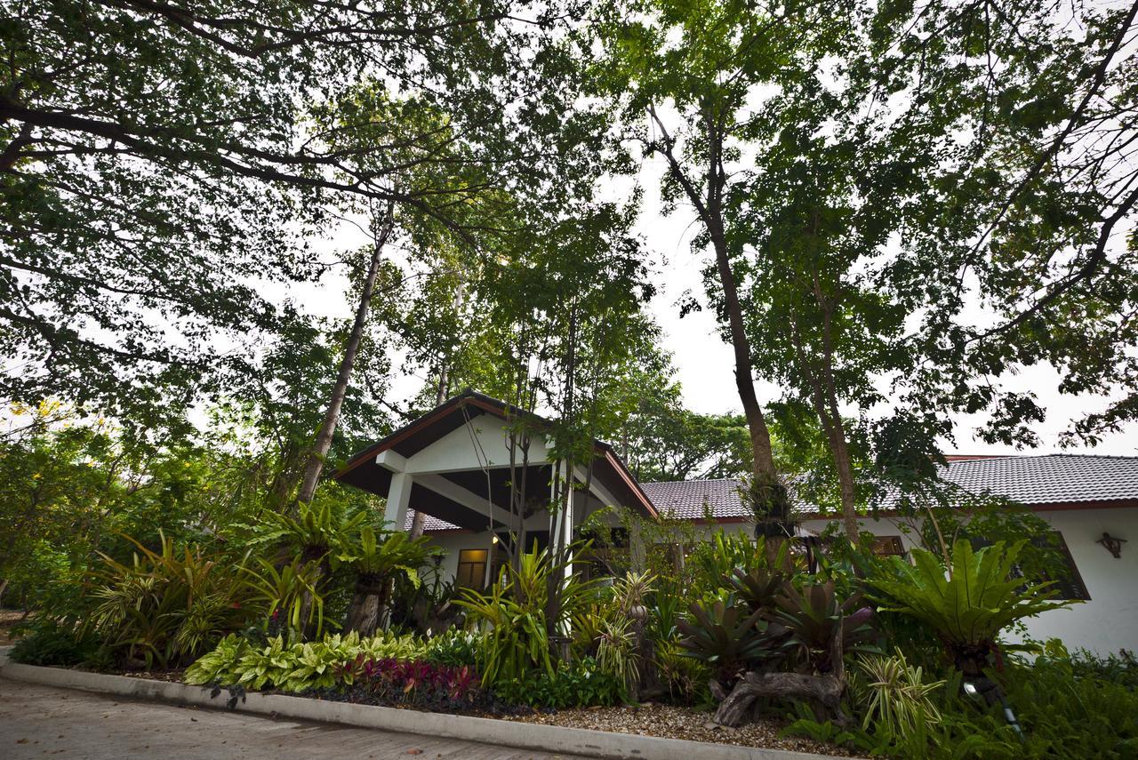 Tree House Hotel Sisaket Luaran gambar